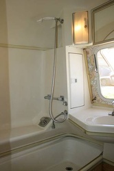 1977 Airstream Overlander Bathroom