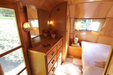 1953 Vagabond 262 Bedroom