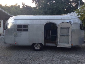 1950 Silver Streak Clipper Entrance