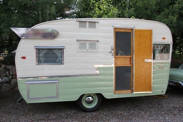 1961 Shasta Airflyte Entrance 3