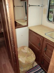 1978 Avion 7.0 Bathroom