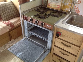 1967 Aristocrat Land Commander Stove