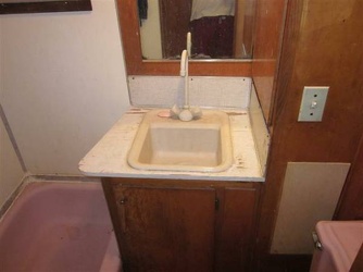 1957 Spartan Royal Manor Bathroom