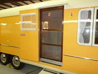 1952 Vagabond 262 Screen Door