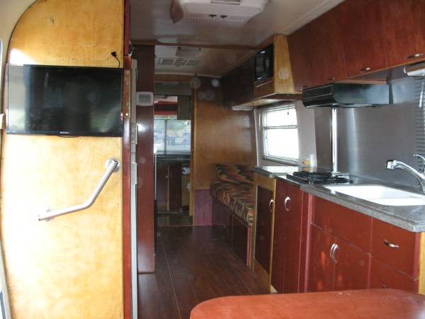 1974 Avion La Grande Kitchen.jpg