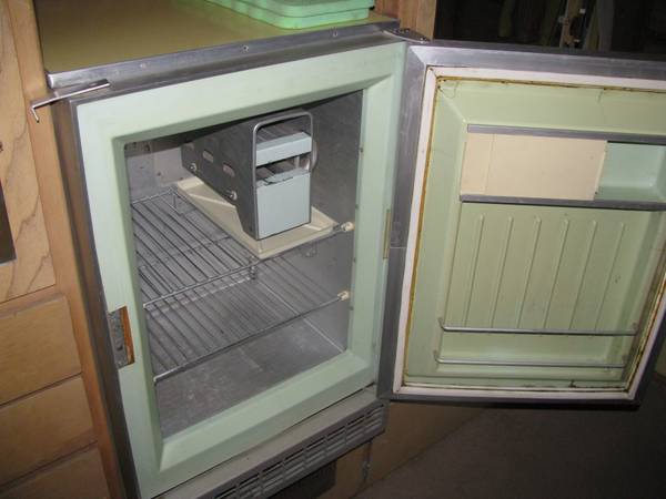 1961 Shasta Deluxe Fridge.jpg