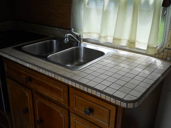 1975 Avion Kitchen.jpg