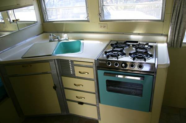 1965 Streamline Duke Kitchen 2.jpg