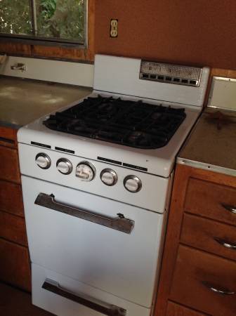 1956 Cardinal Stove.jpg