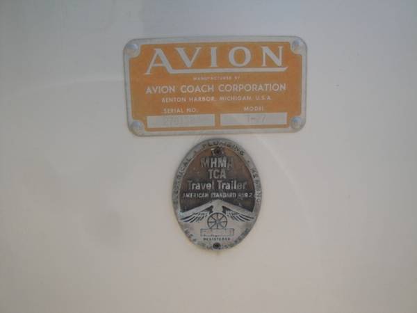 1965 Avion Emblem.jpg